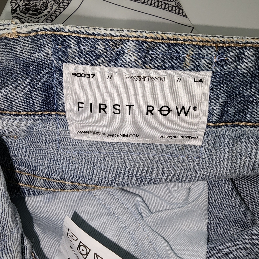 DENIM SHORTS FIRST ROW - Picture 10 of 11